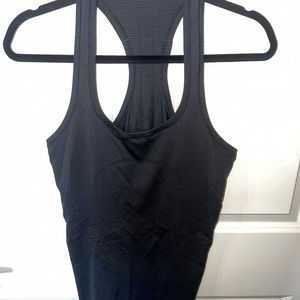 Lululemon size 6 black tank